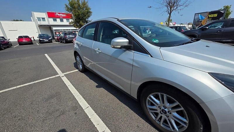 Gebraucht Ford Focus Titanium 125 PS (91 kW) 2014 Silber Limousine