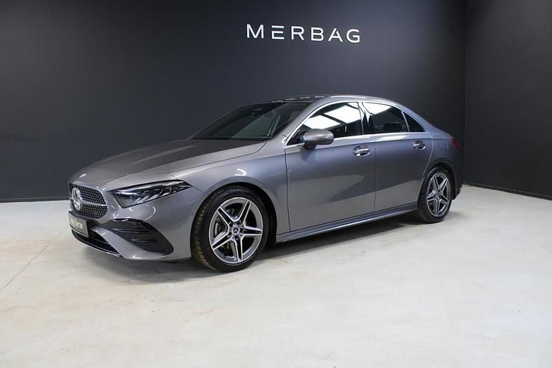 Mountaingrau metallic Gebraucht 2024 Mercedes A180 AMG Limousine | 30.960 € (Fairer Preis) - Bild 1/4