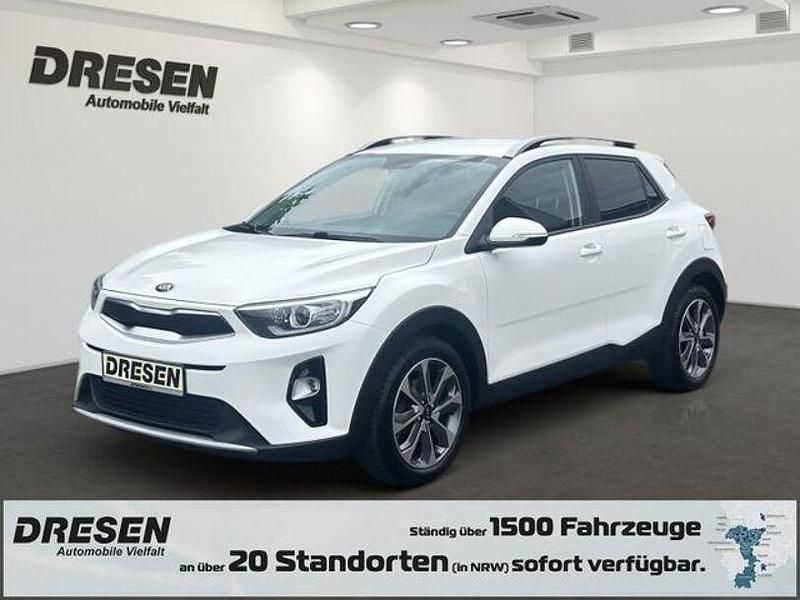 Weiss Gebraucht 2020 Kia Stonic Vision SUV | 14.950 € (Fairer Preis) - Bild 1/4