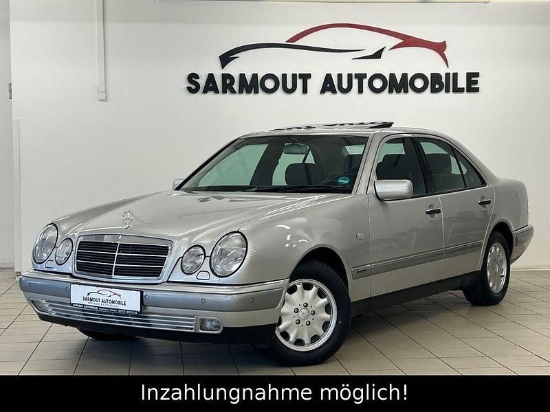 Silber Gebraucht 1998 Mercedes E240 Elegance Limousine | 13.430 € - Bild 1/4