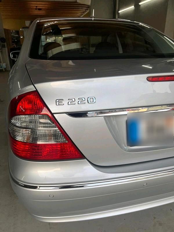 Gebraucht Mercedes E220 170 PS (125 kW) 2007 Grau Limousine