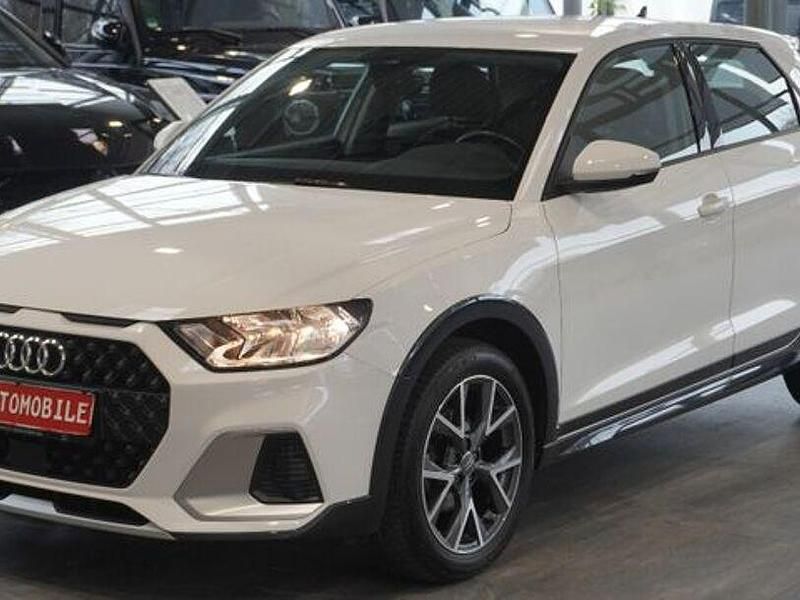 Weiß Gebraucht 2020 Audi A1 Basis Limousine | 17.991 € (Fairer Preis) - Bild 1/4