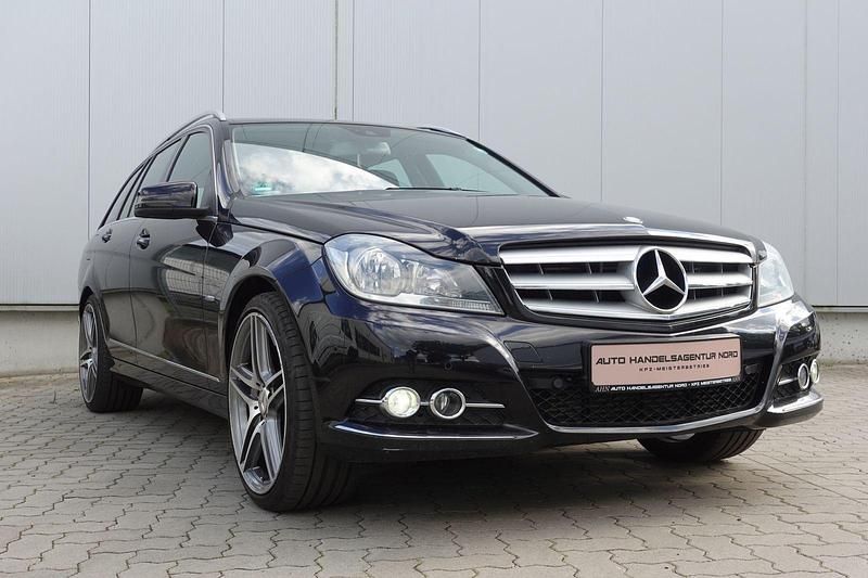 Gebraucht Mercedes C180 156 PS (114 kW) 2011 Schwarz Kombi