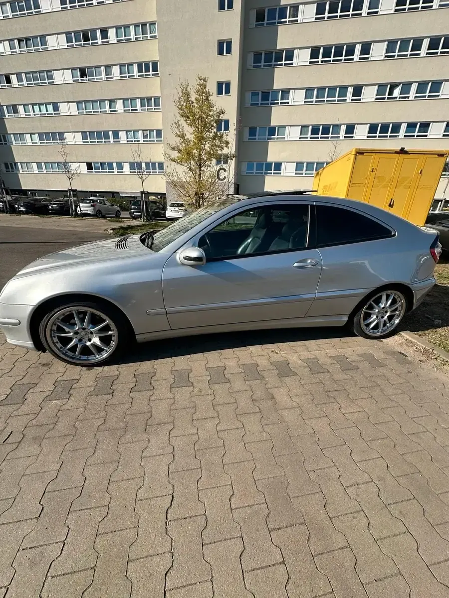 Gebraucht Mercedes C180 143 PS (105 kW) 2002 Silber Coupé