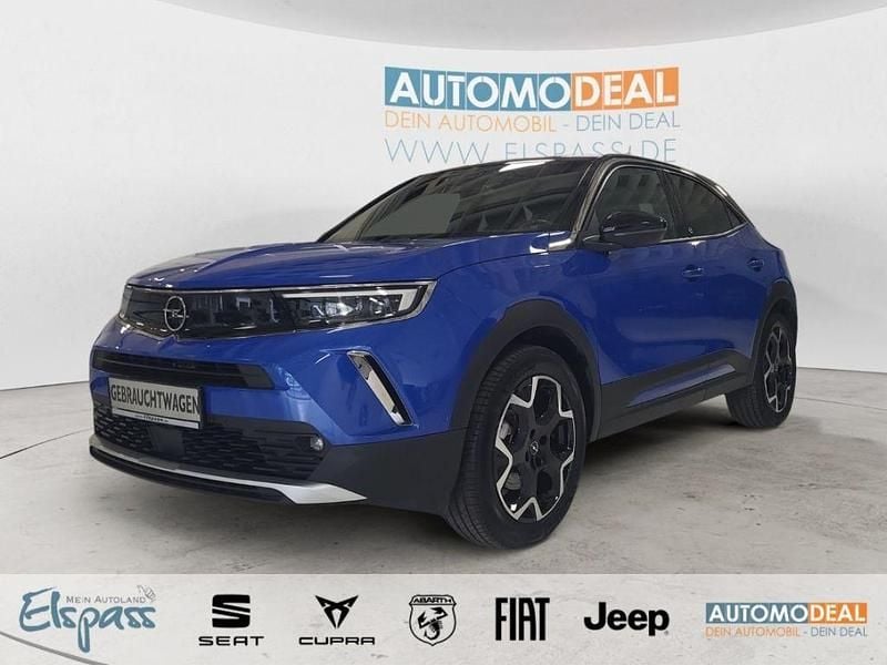 Perl blau/voltaik blau Gebraucht 2021 Opel Mokka-e Ultimate SUV | 17.249 € (Fairer Preis) - Bild 1/4