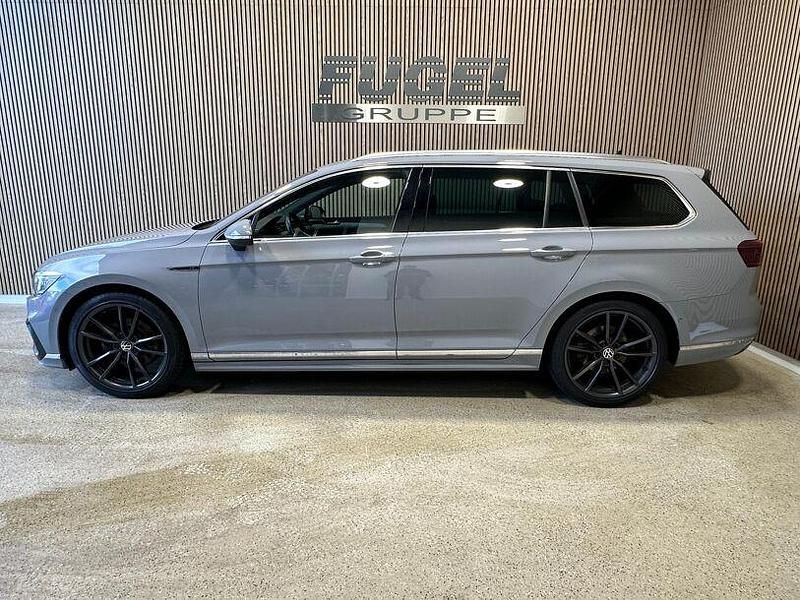 Gebraucht VW Passat R-line 200 PS (147 kW) 2023 Mondsteingrau Kombi