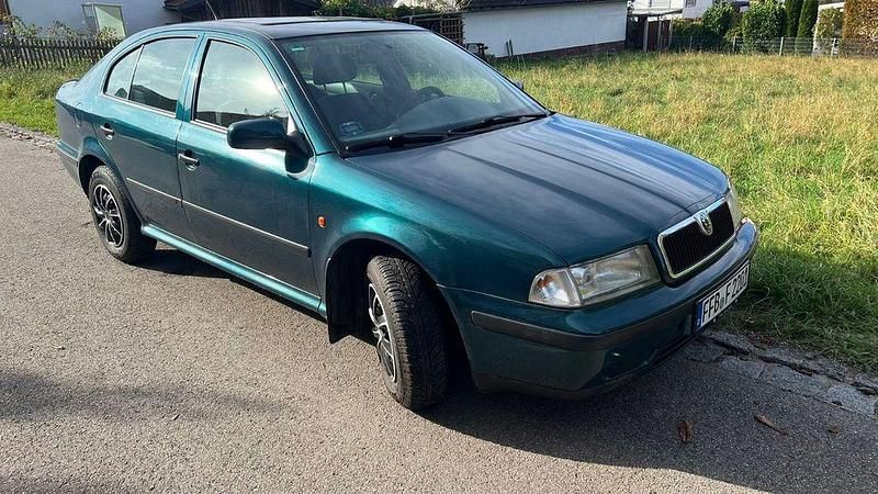 Grün Gebraucht 1998 Skoda Octavia Limousine | 1.100 € (Superpreis) - Bild 1/4