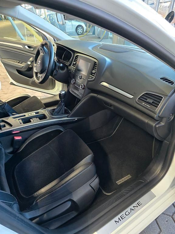 Gebraucht Renault Mégane III Intens 110 PS (80 kW) 2016 Weiß Limousine