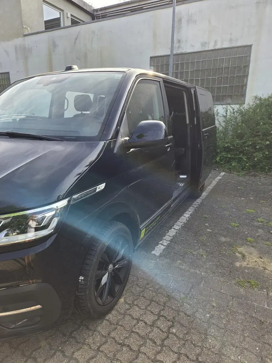 Gebraucht VW Multivan 204 PS (150 kW) 2022 Schwarz Van / Kleinbus