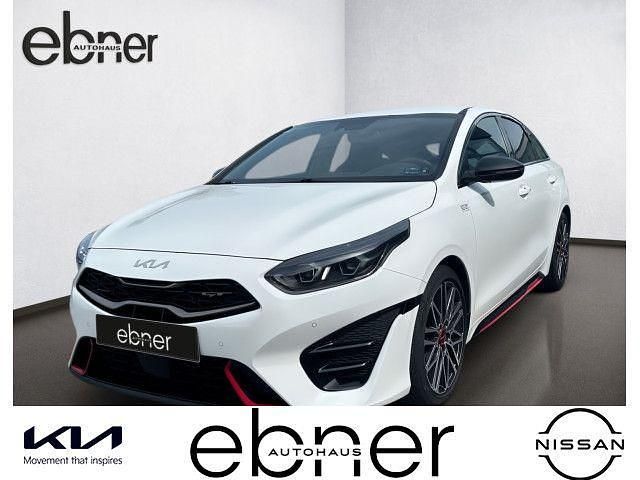 (hw2) deluxeweiss met. Gebraucht 2023 Kia ProCeed Kleinwagen | 28.490 € (Fairer Preis) - Bild 1/4
