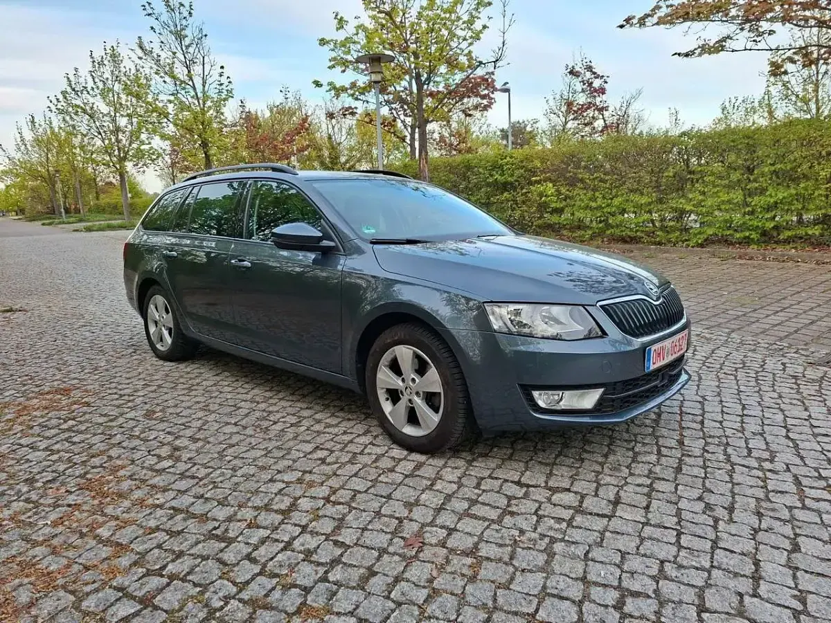 Gebraucht Skoda Octavia Elegance 110 PS (80 kW) 2015 Grau Kombi