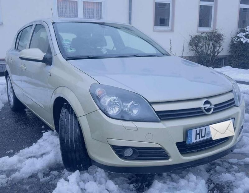 Gebraucht Opel Astra Elegance 125 PS (91 kW) 2004 Gold Limousine