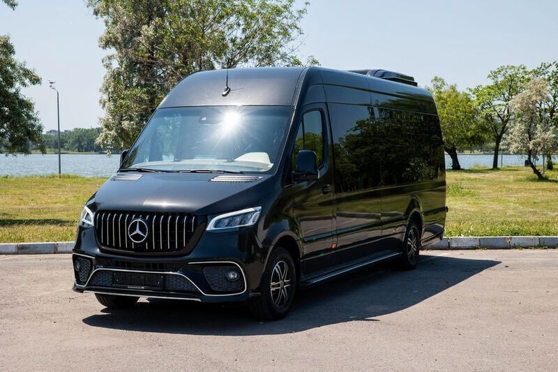 Schwarz Gebraucht 2022 Mercedes Sprinter Exclusive Van | 191.700 € - Bild 1/4