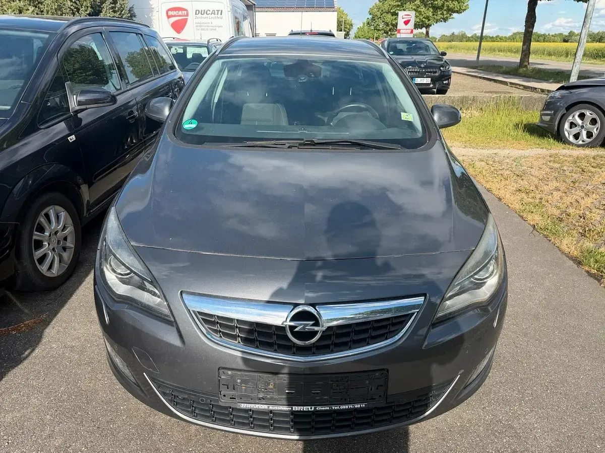 Gebraucht Opel Astra 140 PS (102 kW) 2011 Braun Kombi