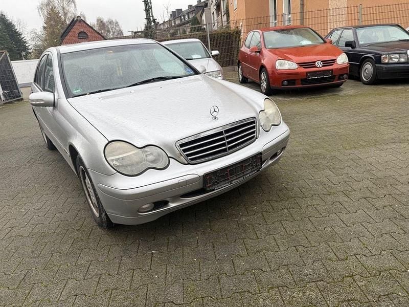 Silber Gebraucht 2002 Mercedes C180 Limousine | 1.299 € (Superpreis) - Bild 1/4