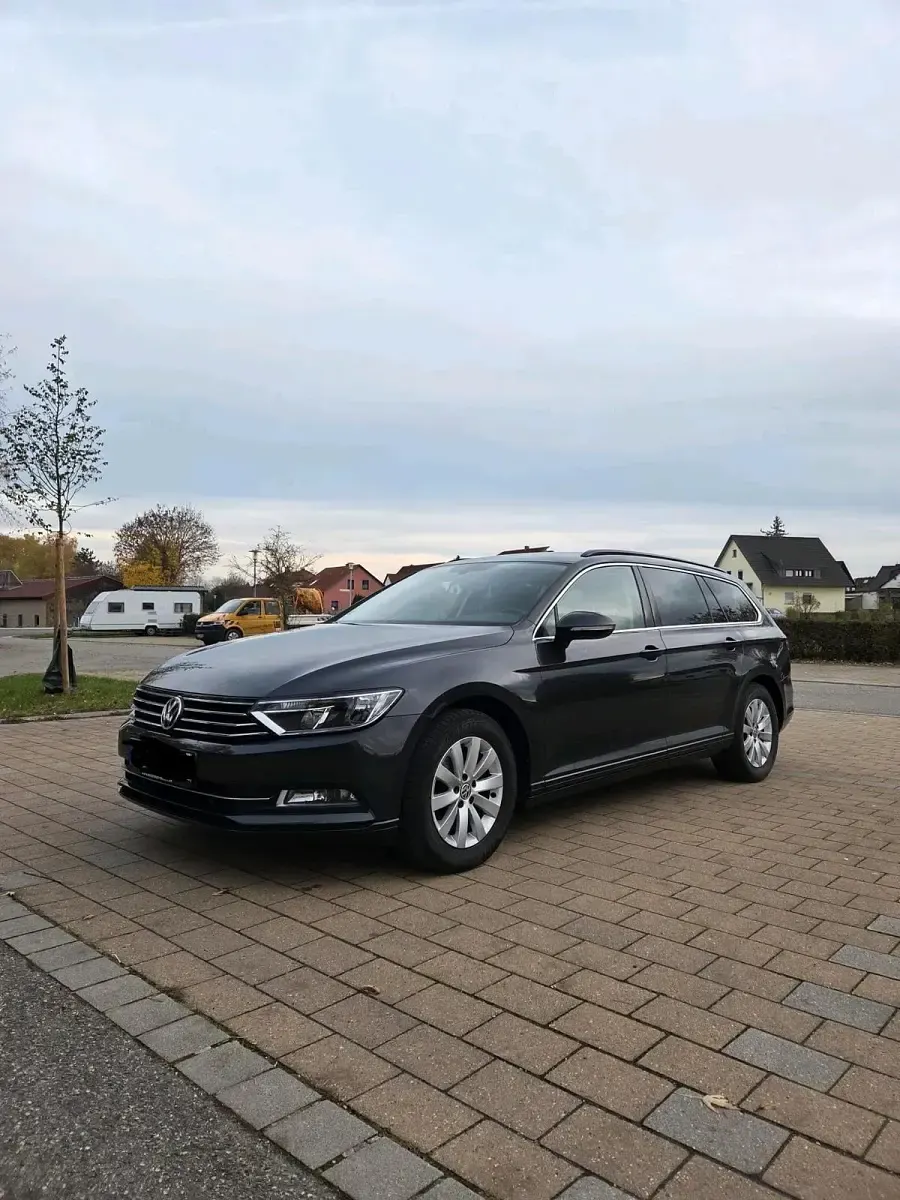 Gebraucht VW Passat Comfortline 150 PS (110 kW) 2018 Grau Kombi