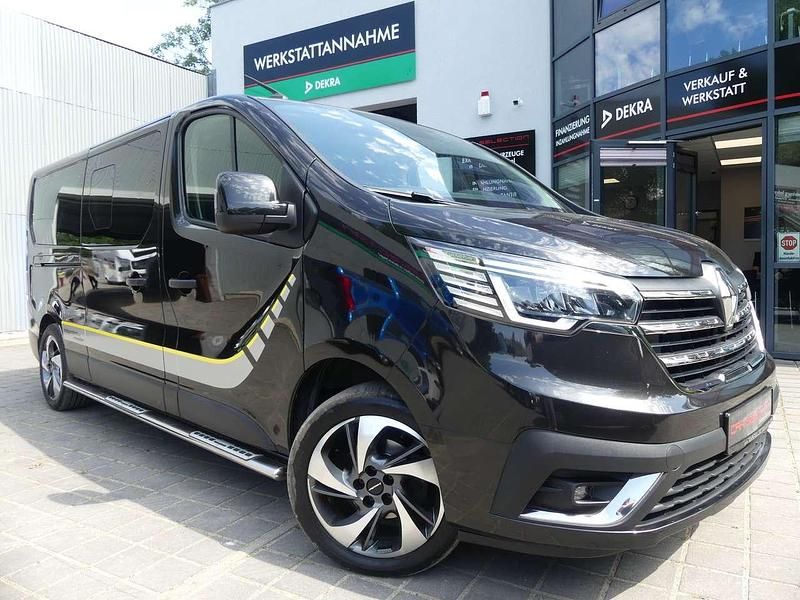 Gebraucht Renault Trafic Life 177 PS (130 kW) 2023 Black perleffekt Van / Kleinbus