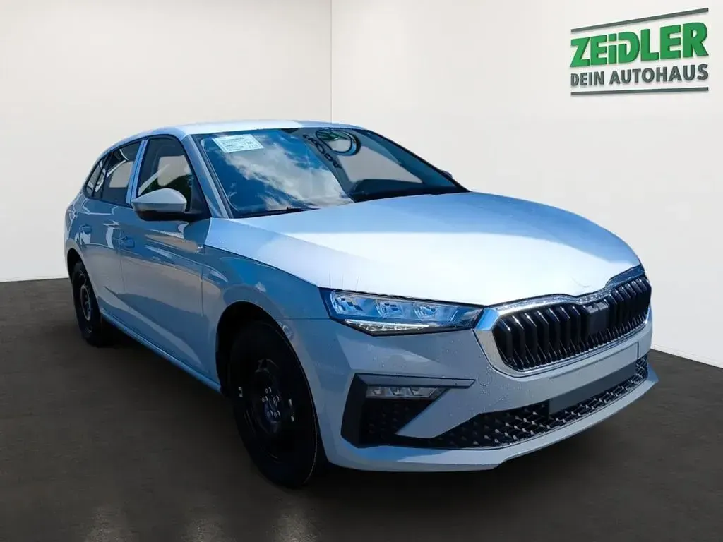Neu Skoda Scala Essence 95 PS (69 kW) 2026 Stahlgrau Kleinwagen