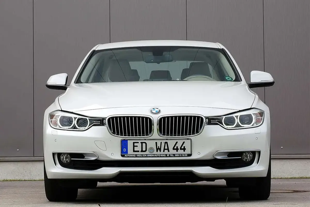 Używany BMW 320 184 KM (135 kW) 2014 Biały Sedan/Limuzyna