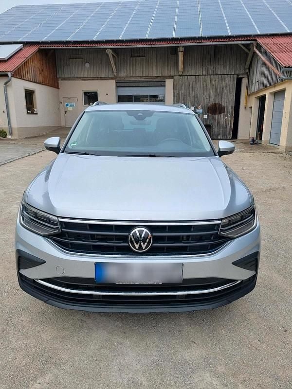Gebraucht VW Tiguan 150 PS (110 kW) 2022 Silber SUV