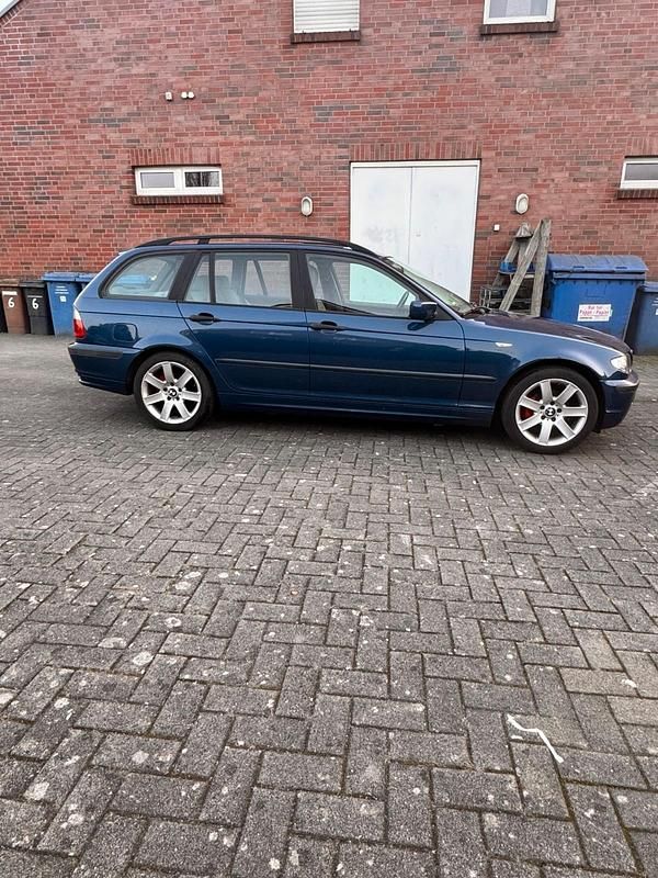 Gebraucht BMW 318 143 PS (105 kW) 2002 Blau Kombi