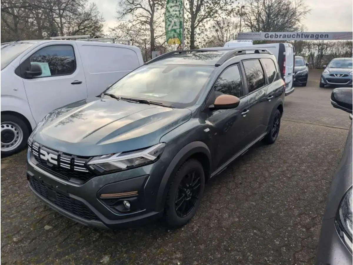 Gebraucht Dacia Jogger Essentiel 101 PS (74 kW) 2023 Grün Van / Kleinbus