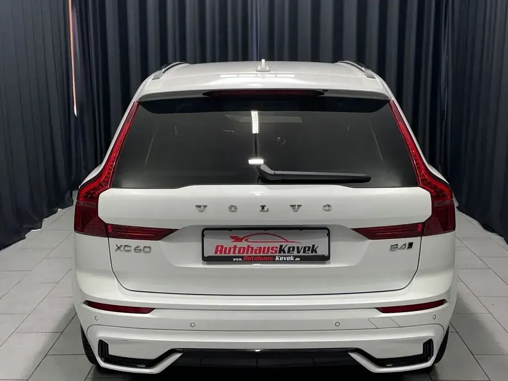 Gebraucht Volvo XC60 Plus 197 PS (144 kW) 2022 Weiß SUV