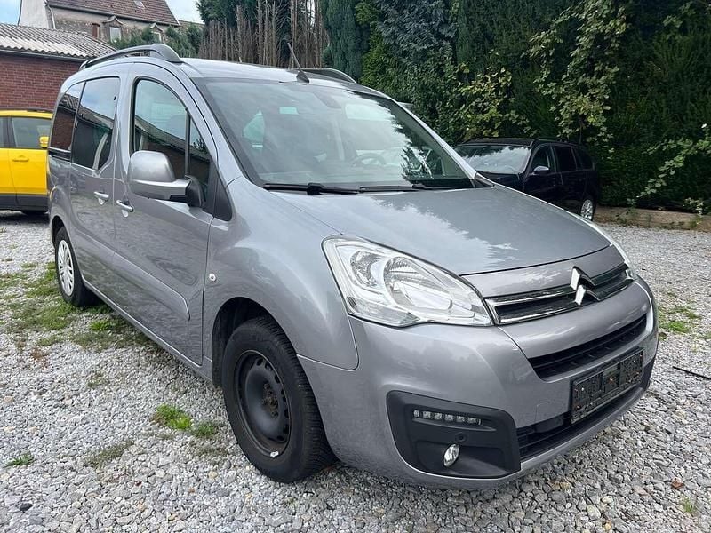 Lack grau artense/metalliclac Gebraucht 2017 Citroën Berlingo Van / Kleinbus | 5.390 € (Superpreis) - Bild 1/4