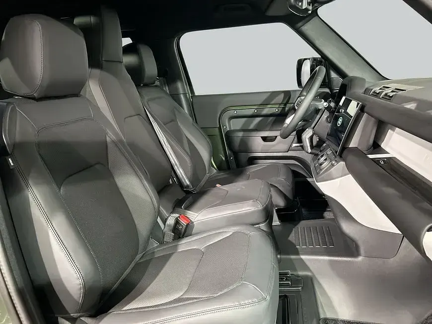 Neu Land Rover Defender S 200 PS (147 kW) 2026 Grün SUV