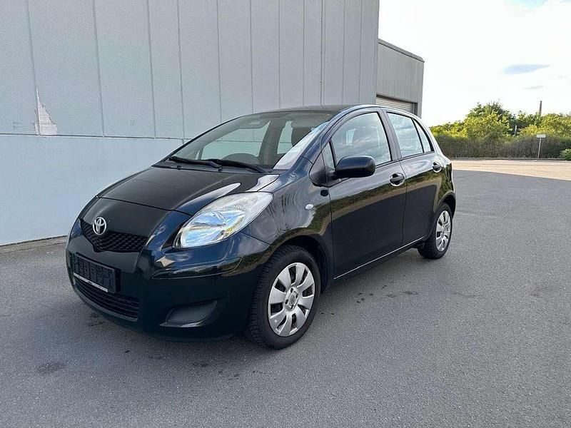 Schwarz Gebraucht 2010 Toyota Yaris Cool Limousine | 2.680 € (Fairer Preis) - Bild 1/4