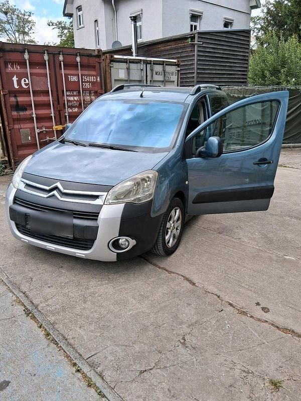 Grau Gebraucht 2009 Citroën Berlingo XTR Van / Kleinbus | 3.800 € (Fairer Preis) - Bild 1/4