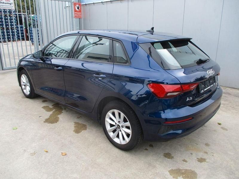 Gebraucht Audi A3 Sport 110 PS (80 kW) 2022 Blau Limousine