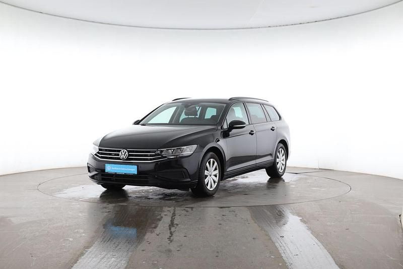 Gebraucht VW Passat Basis 150 PS (110 kW) 2022 Deep black perleffekt Kombi