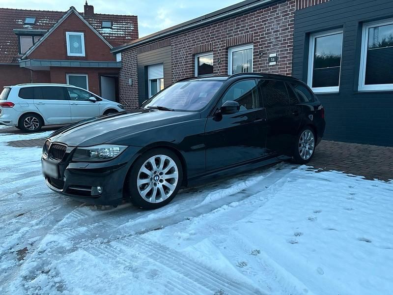 Gebraucht BMW 320 184 PS (135 kW) 2012 Schwarz Kombi