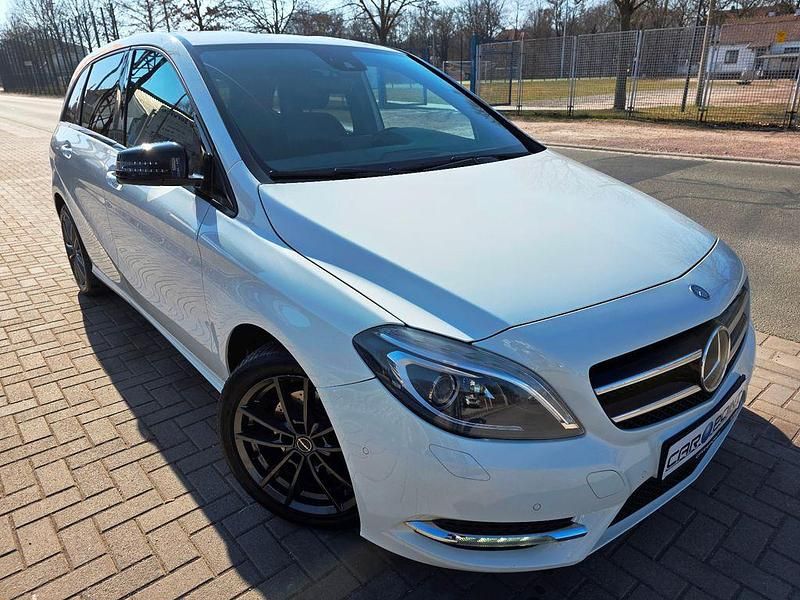 Gebraucht Mercedes B180 109 PS (80 kW) 2012 Weiß Van / Kleinbus