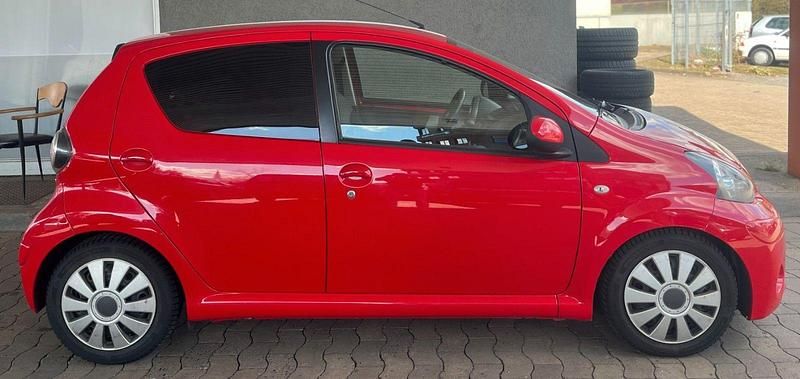 Gebraucht Toyota Aygo Cool 68 PS (50 kW) 2013 Rot Kleinwagen