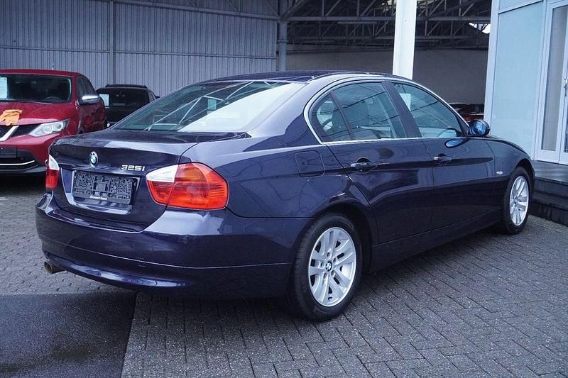 Gebraucht BMW 325 218 PS (160 kW) 2006 Blau Limousine