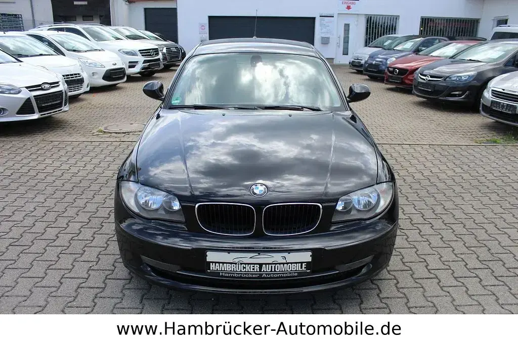 Gebraucht BMW 116 122 PS (89 kW) 2011 Schwarz Kleinwagen