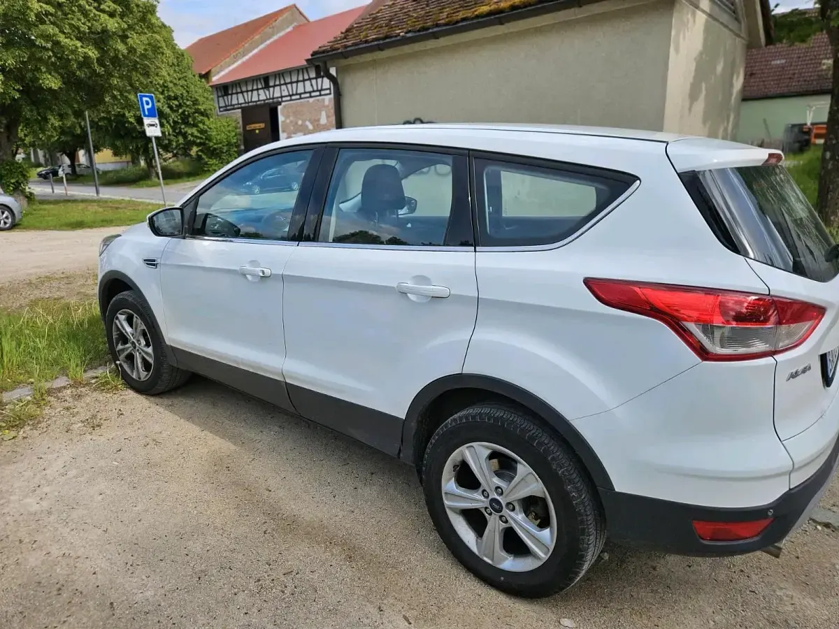 Gebraucht Ford Kuga 120 PS (88 kW) 2016 Weiß SUV