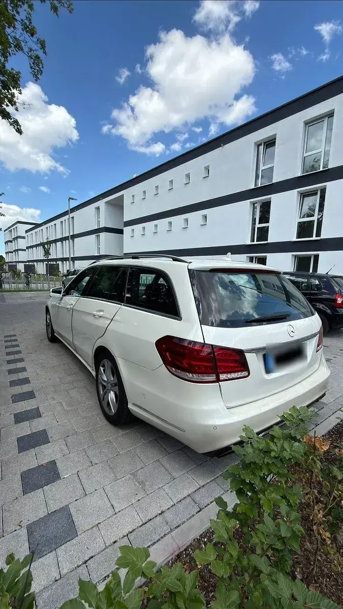 Gebraucht Mercedes E200 136 PS (100 kW) 2014 Weiß Limousine