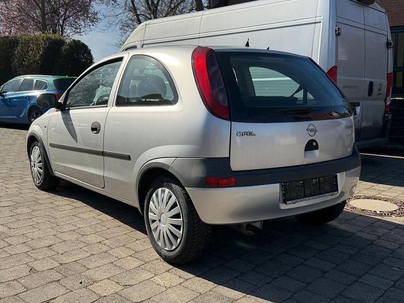 Second-hand Opel Corsa Comfort 58 CP (42 kW) 2001 Gri Hatchback