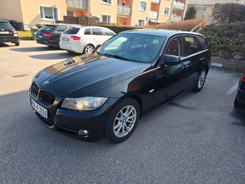 Gebraucht BMW 320 Lifestyle 184 PS (135 kW) 2012 Schwarz Kombi