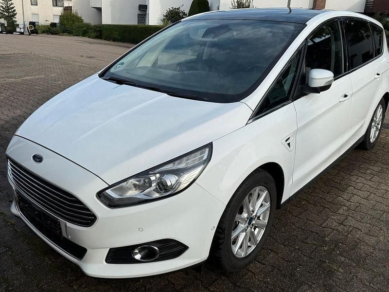 Weiß Gebraucht 2015 Ford S-MAX Titanium Van / Kleinbus | 12.500 € (Fairer Preis) - Bild 1/4