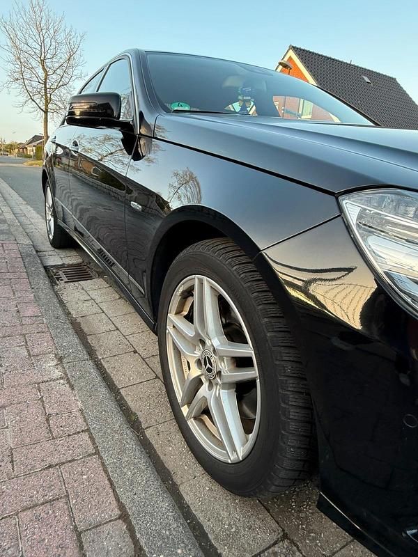 Gebraucht Mercedes E250 204 PS (150 kW) 2010 Schwarz Limousine