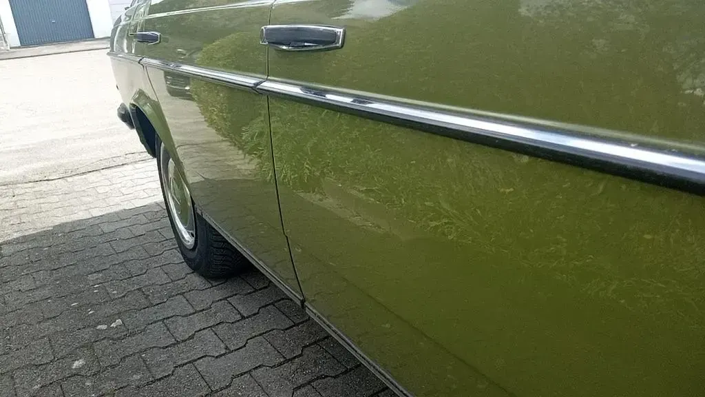 Gebraucht Mercedes E230 136 PS (100 kW) 1982 Grün Limousine