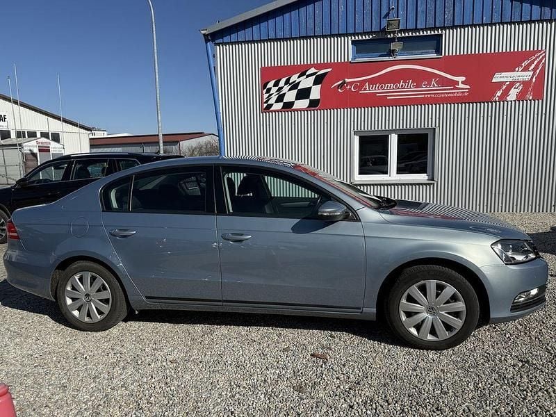 Gebraucht VW Passat Trendline 122 PS (89 kW) 2012 Blau Limousine