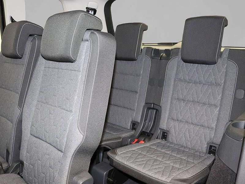 Gebraucht VW Touran S 150 PS (110 kW) 2024 Silber Van / Kleinbus