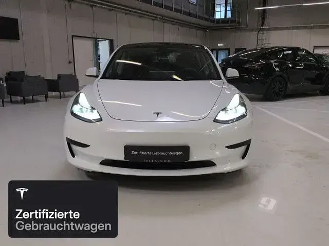 Gebraucht Tesla Model 3 RWD 283 kW (385 PS) 2023 Weiß Limousine