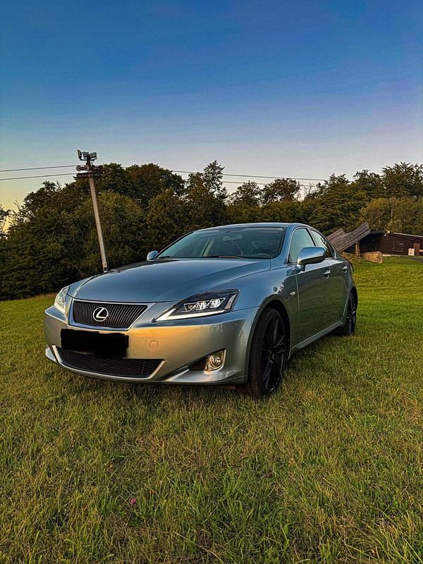 Second-hand Lexus IS220d 177 CP (130 kW) 2006 Albastru Berlinǎ