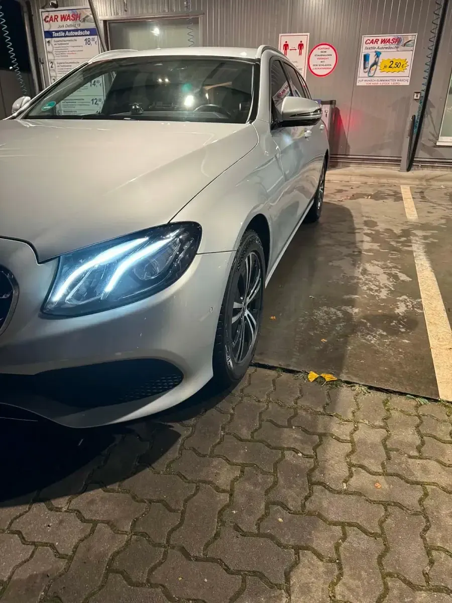 Gebraucht Mercedes E220 194 PS (142 kW) 2020 Grau Kombi
